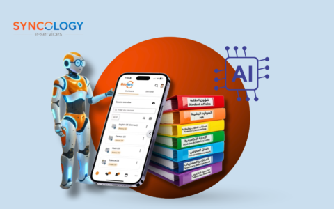 إنسان آلي متطور يقف بجانب هاتف ذكي يعرض واجهة نظام EduSync مع مجموعة كتب ملونة تمثل أقسام الإدارة، مما يوضح قوة نظام إدارة المدرسة بالذكاء الاصطناعي.